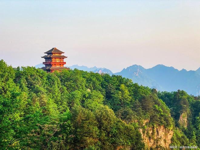 登山装备张家界五天怎样玩攻略家庭游跟团报价芙蓉镇五天四晚切身阅历(图1)