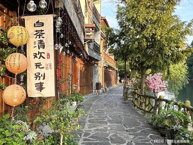登山装备张家界五天怎样玩攻略家庭游跟团报价芙蓉镇五天四晚切身阅历(图2)