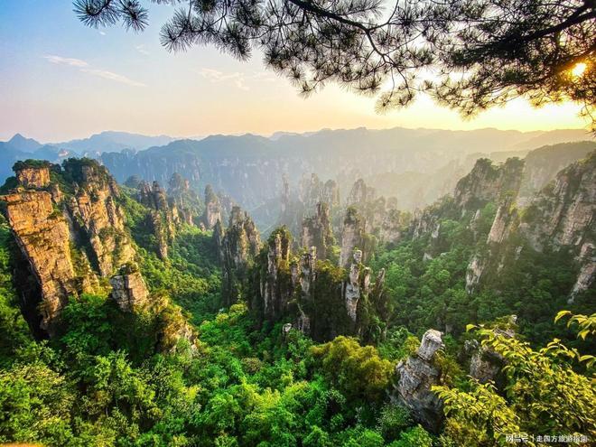 登山装备张家界五天怎样玩攻略家庭游跟团报价芙蓉镇五天四晚切身阅历(图7)